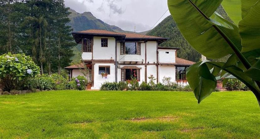 Hacienda San Juan De La Vega Bed & Breakfast Отавало Екстериор снимка