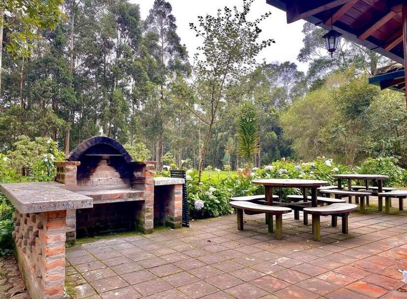Hacienda San Juan De La Vega Bed & Breakfast Отавало Екстериор снимка