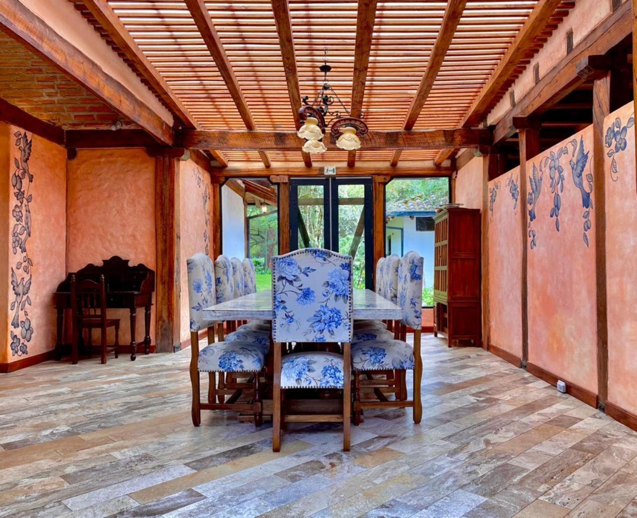 Hacienda San Juan De La Vega Bed & Breakfast Отавало Екстериор снимка