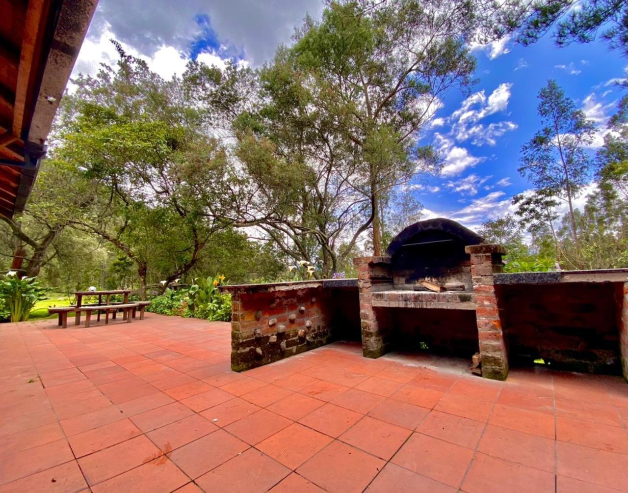 Hacienda San Juan De La Vega Bed & Breakfast Отавало Екстериор снимка