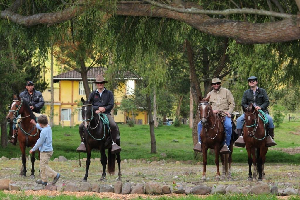 Hacienda San Juan De La Vega Bed & Breakfast Отавало Стая снимка